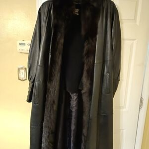 Luxurious Black Leather Trench Coat with Fur Trim